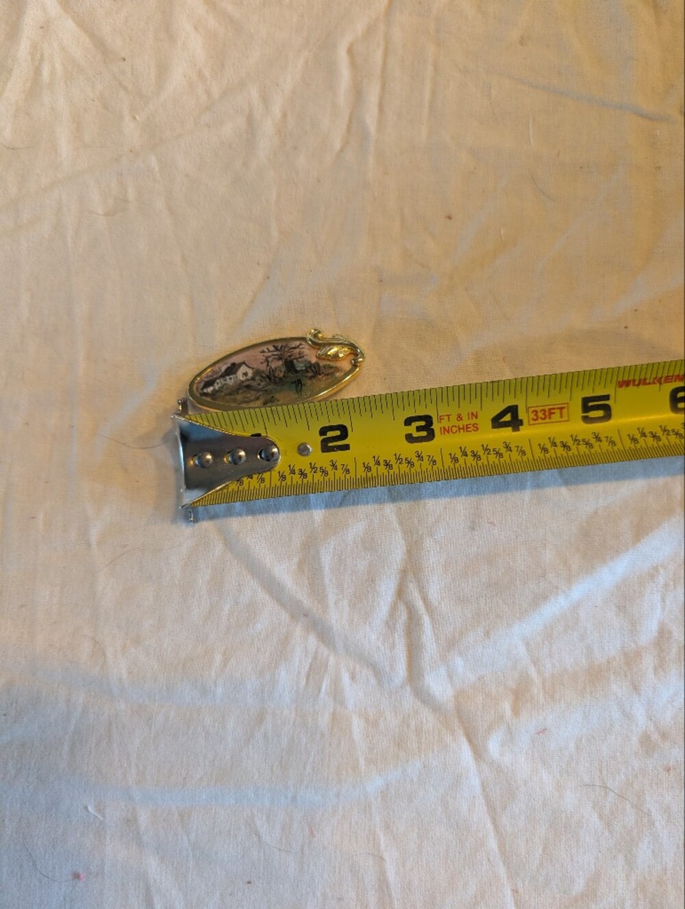2/30$ Vintage Gold-Tone Scenic Brooch with Green and Pink Tones - Picture 5 of 6